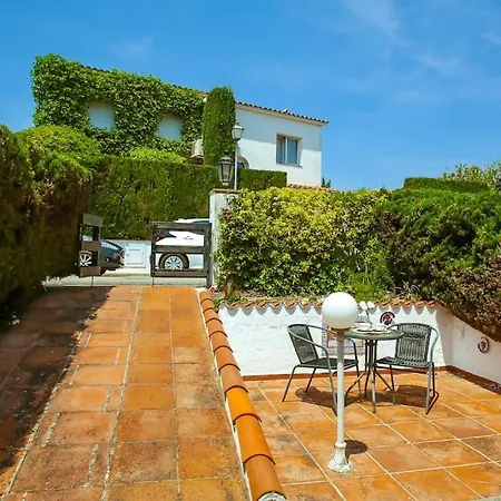 Cl11 Townhouse With Sea Views *