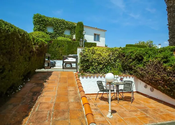 Cl11 Townhouse With Sea Views *